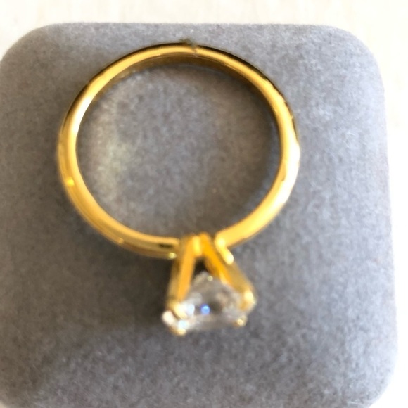 Gold tone CZ ring size 8 - Picture 7 of 7